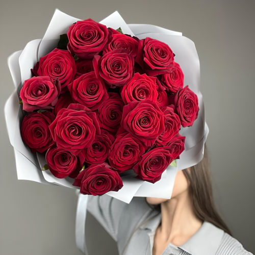 «Королевский бархат» – 25 роскошных красных роз из Эквадора  Тихвин Ленинградская область