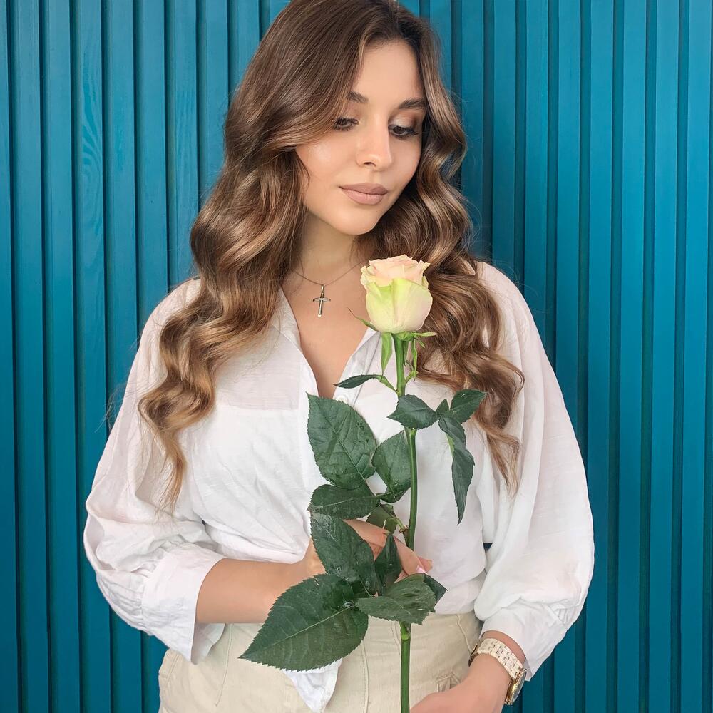 Комплимент из розовой эквадорской розы – минимализм роскоши Тихвин Ленинградская область