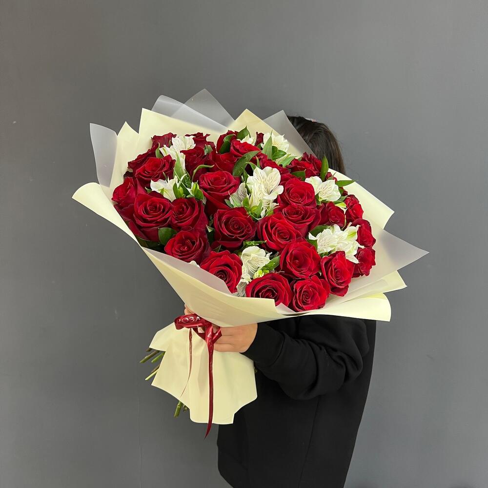 Букет «Танец любви» – гармония страсти и нежности в каждом лепестке Тихвин Ленинградская область