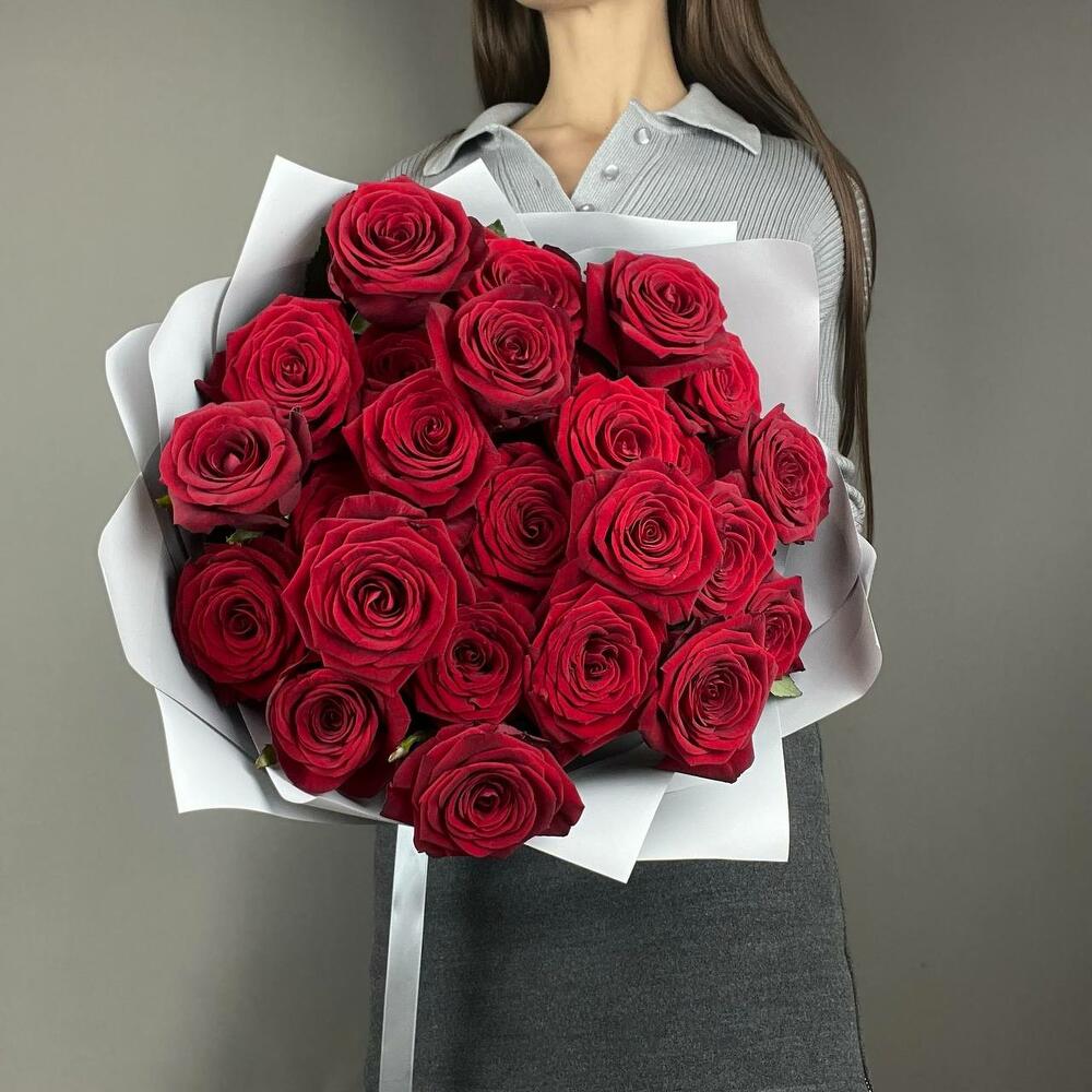 «Королевский бархат» – 25 роскошных красных роз из Эквадора  Тихвин Ленинградская область