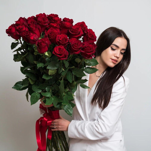 Роскошный букет «Эксплорер» – 25 красных роз для самых важных моментов Тихвин Ленинградская область