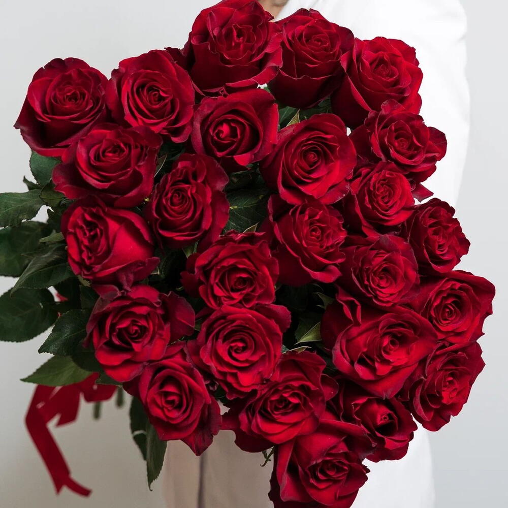 Роскошный букет «Эксплорер» – 25 красных роз для самых важных моментов Тихвин Ленинградская область
