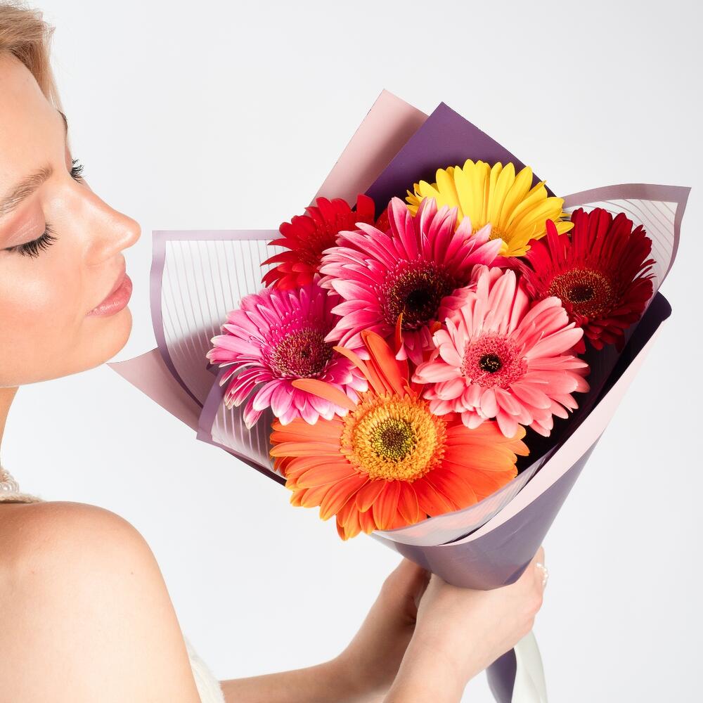 Солнечный букет из 7 свежих гербер – радость в подарок Тихвин Ленинградская область