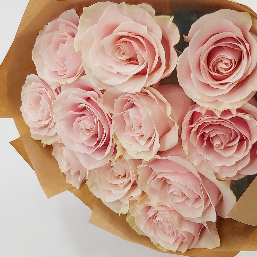 Букет из 11 розовых роз – нежность в каждом лепестке Тихвин Ленинградская область