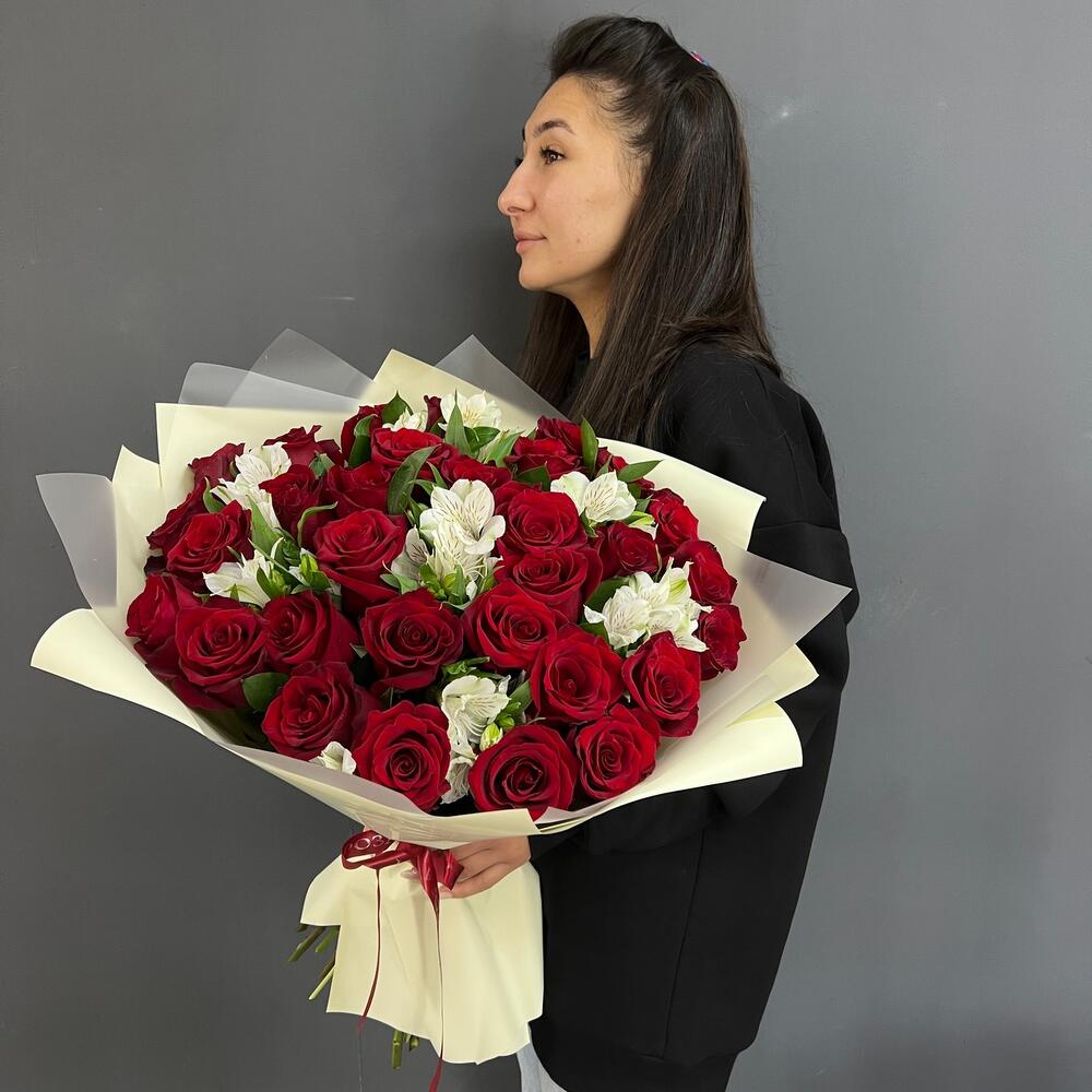 Букет «Танец любви» – гармония страсти и нежности в каждом лепестке Тихвин Ленинградская область