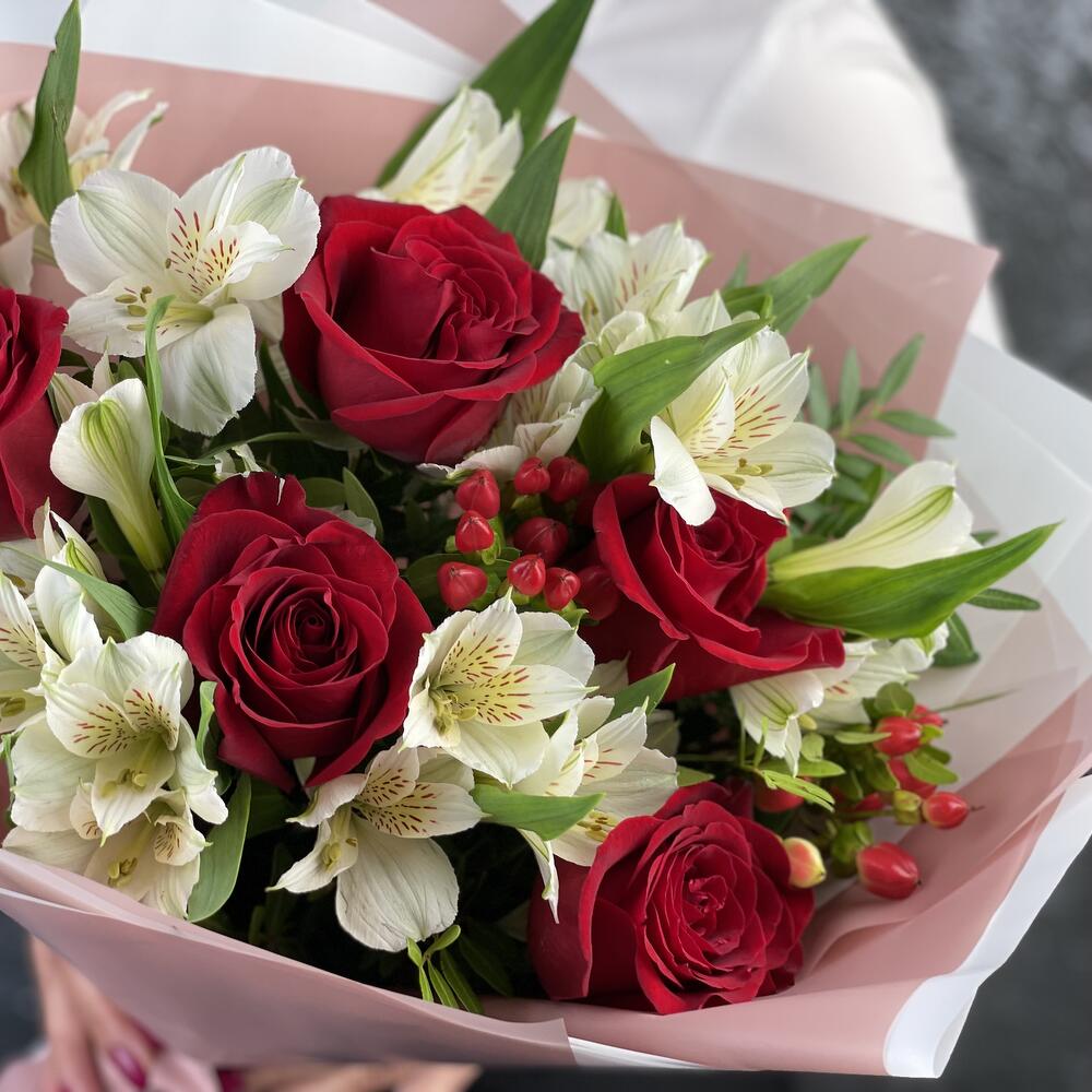 Букет «Нуар» – контраст страсти и нежности Тихвин Ленинградская область