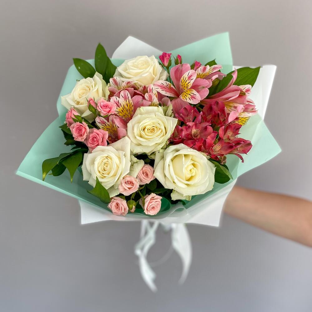 Букет «Николь» – изысканное сочетание роз, кустовых роз и альстромерий Тихвин Ленинградская область