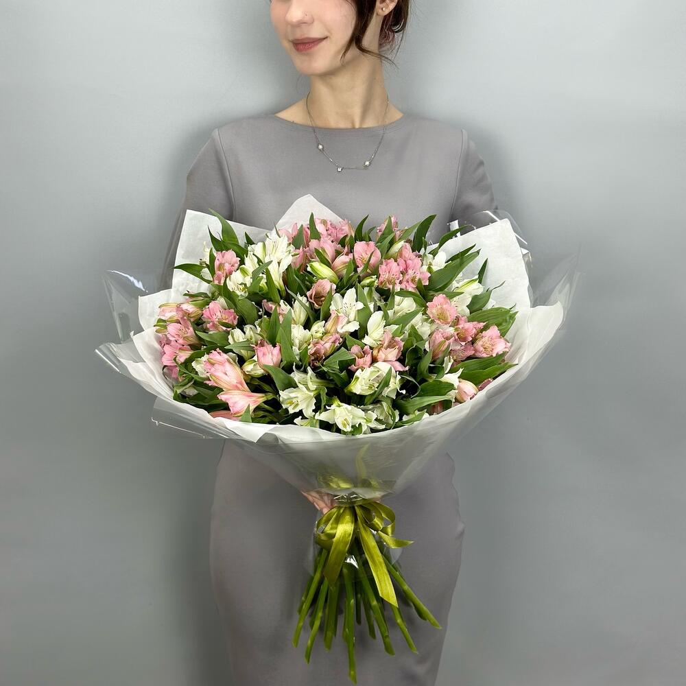 Букет «Гармония» – нежное сочетание белых и розовых альстромерий Тихвин Ленинградская область