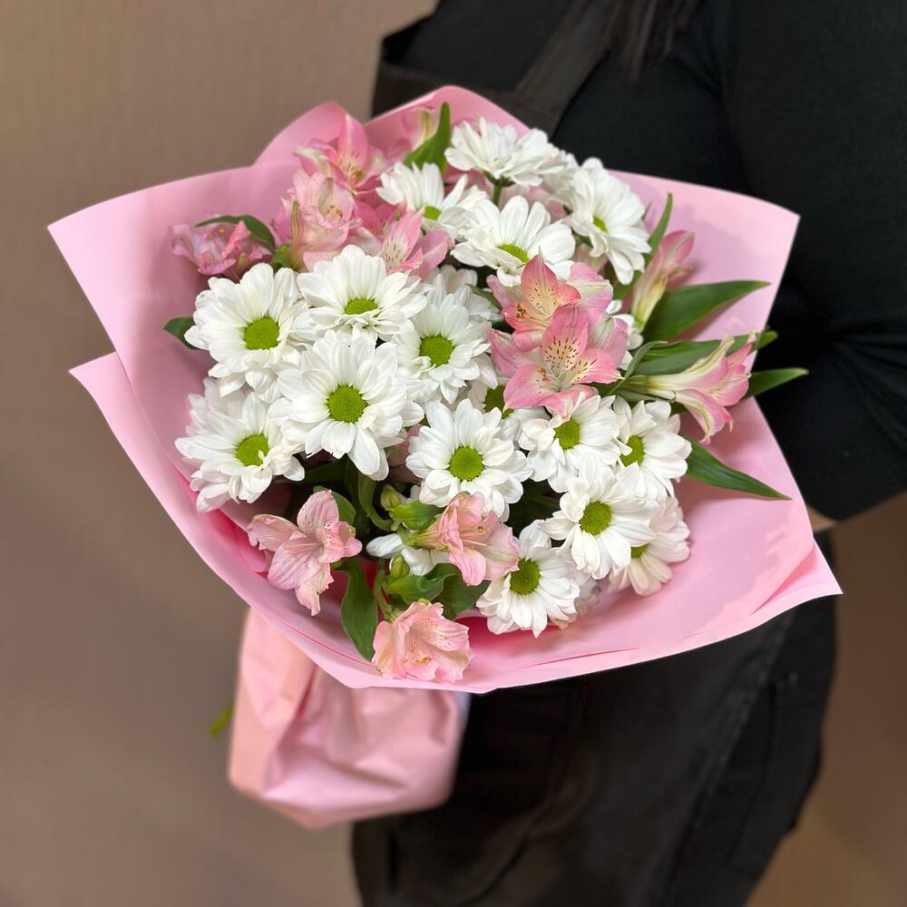 Букет «Поцелуй бабочки» нежность белых хризантем и розовых альстромерий Тихвин Ленинградская область