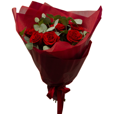 Букет из 9 красных роз с эвкалиптом – классика любви и нежности Тихвин Ленинградская область