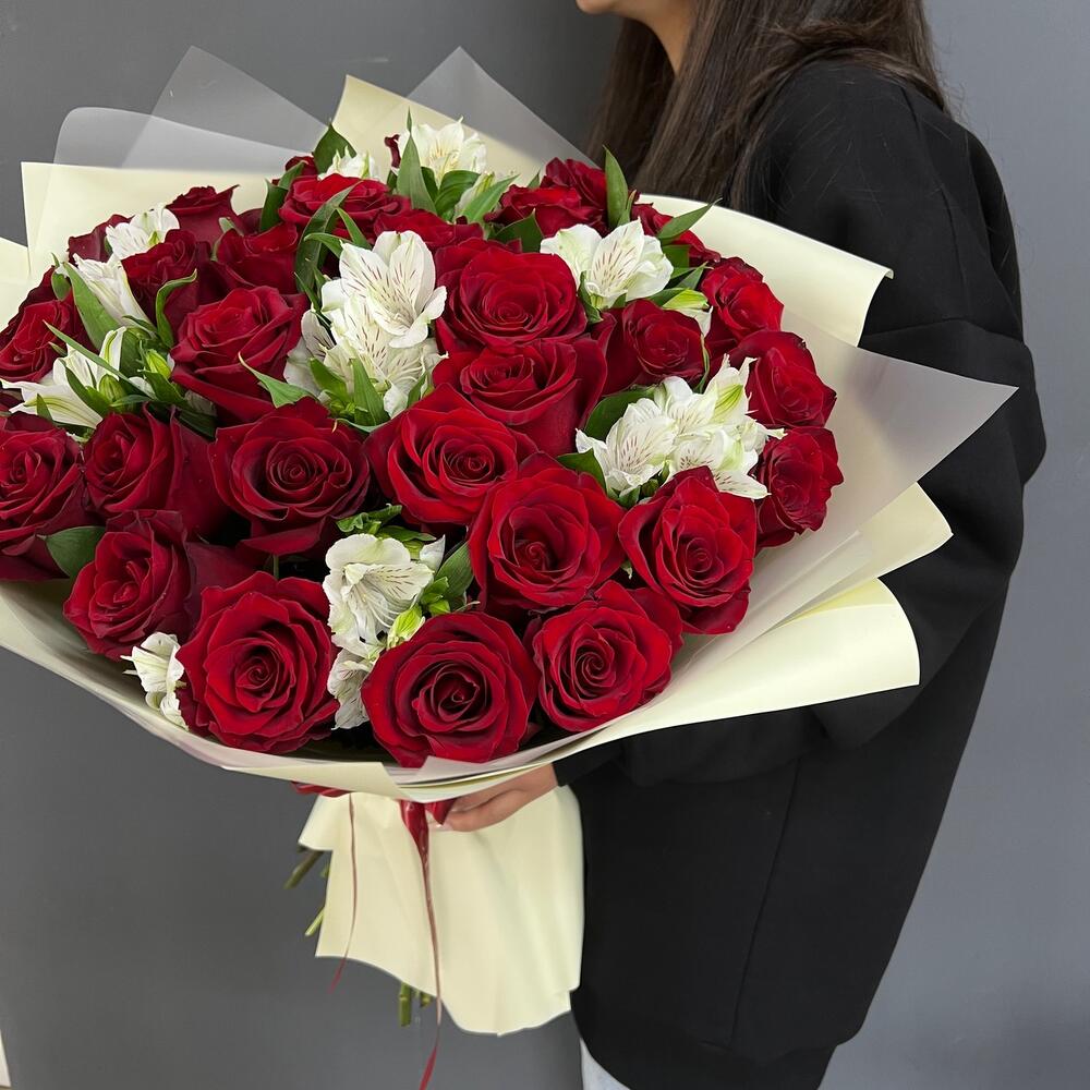 Букет «Танец любви» – гармония страсти и нежности в каждом лепестке Тихвин Ленинградская область