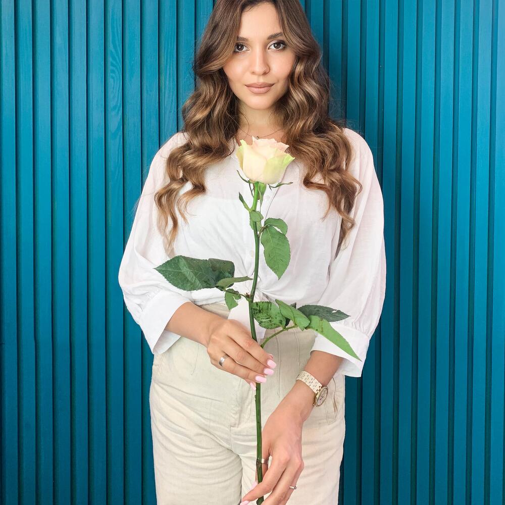 Комплимент из розовой эквадорской розы – минимализм роскоши Тихвин Ленинградская область