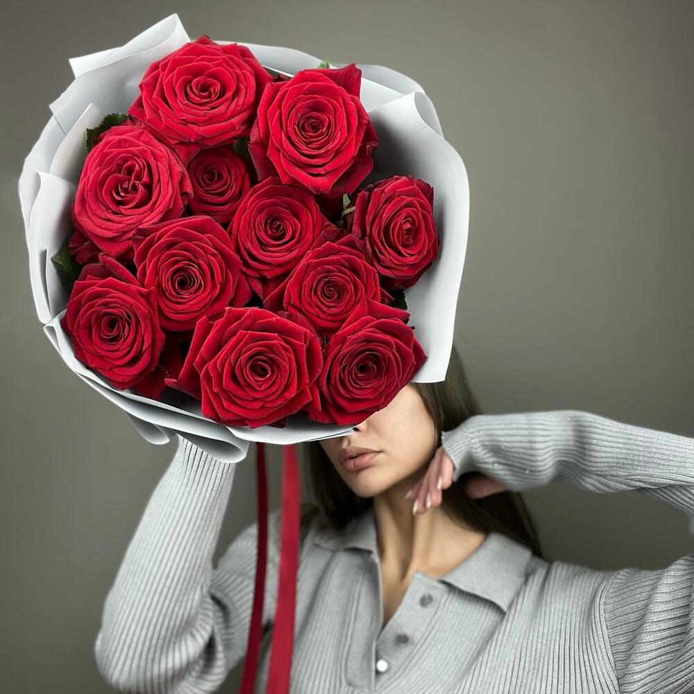 Букет «Красный бархат» – роскошь эквадорских роз Тихвин Ленинградская область