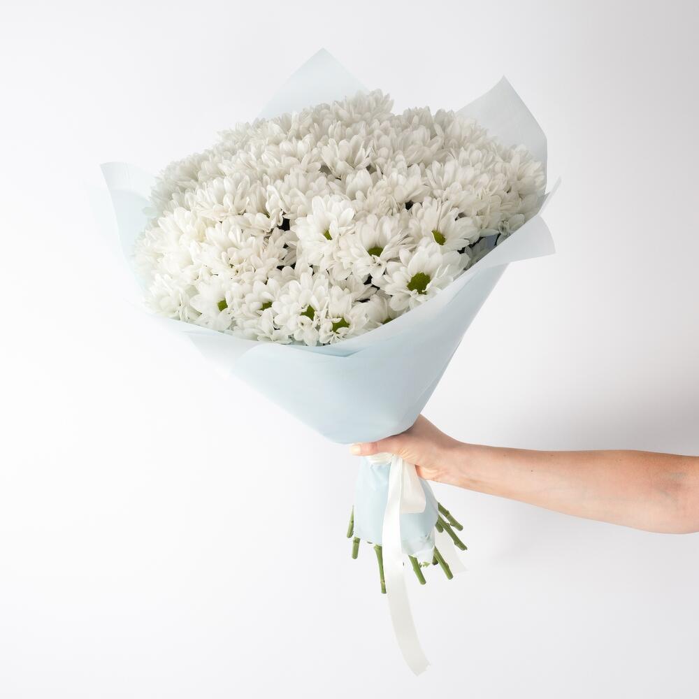 Букет «Ромашковое чудо» – летнее настроение в белых хризантемах Тихвин Ленинградская область