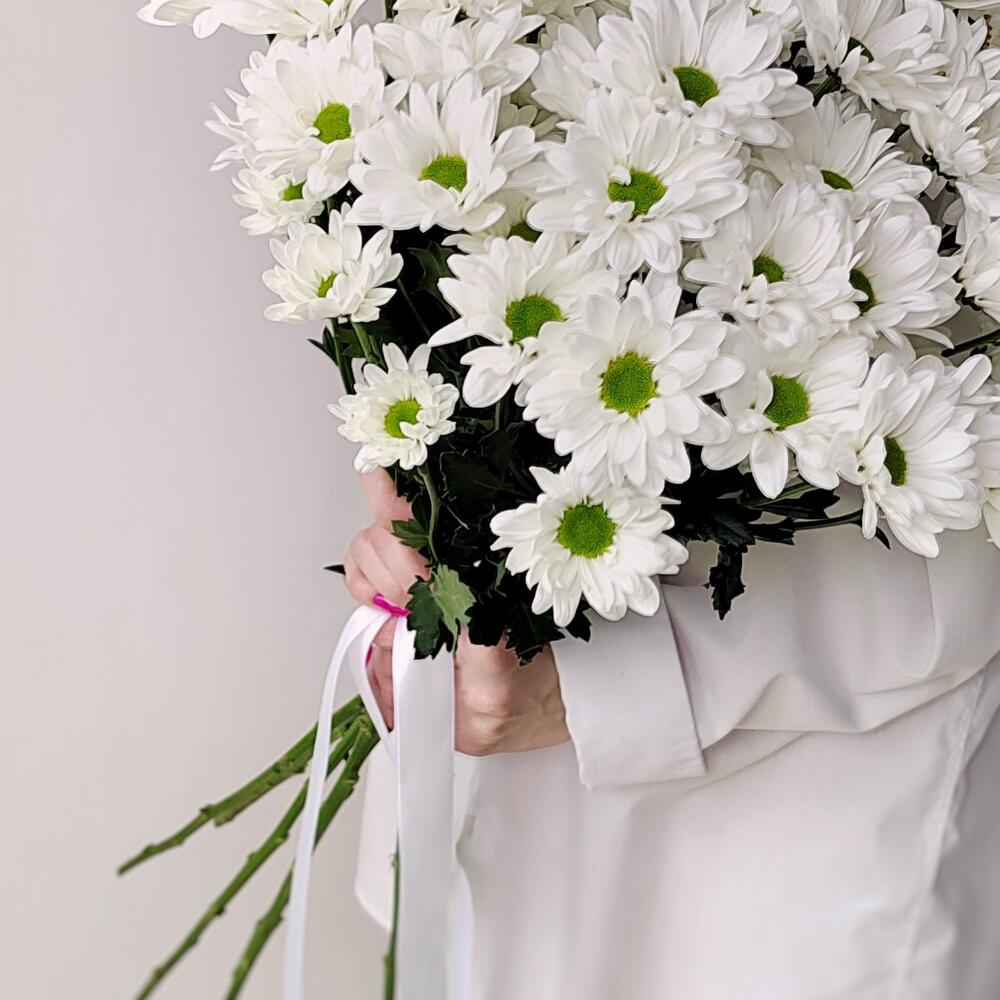 Букет «Ромашка» – 9 белоснежных хризантем в деревенском стиле Тихвин Ленинградская область