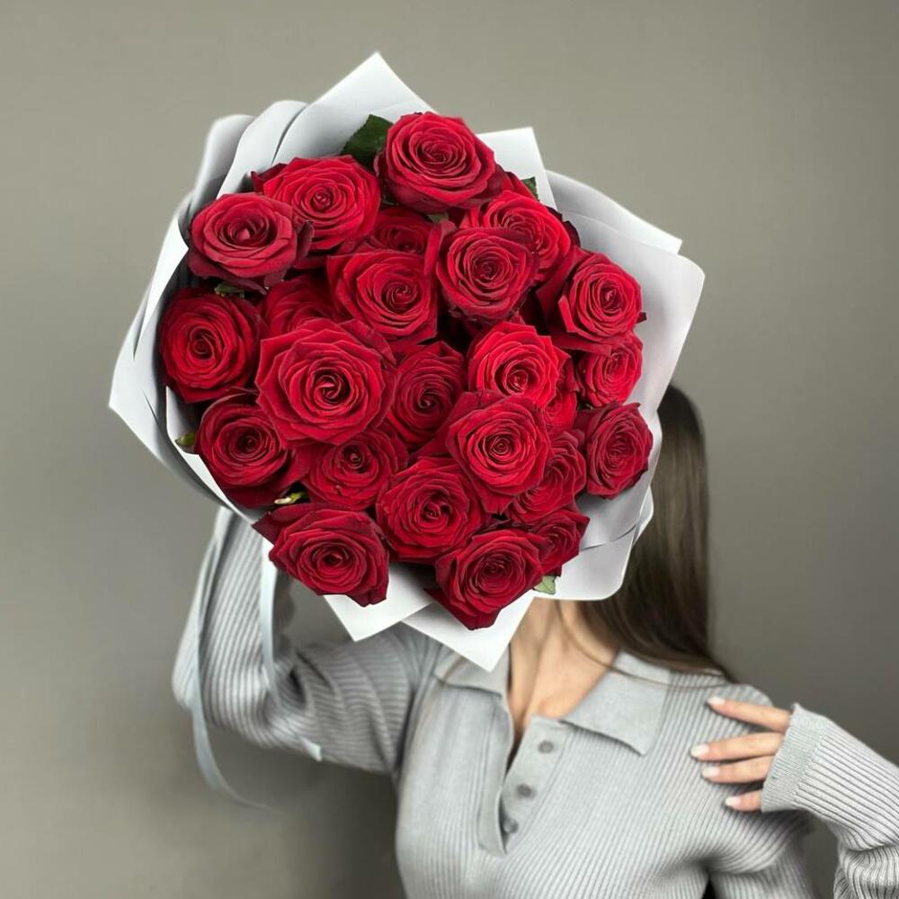 «Королевский бархат» – 25 роскошных красных роз из Эквадора  Тихвин Ленинградская область