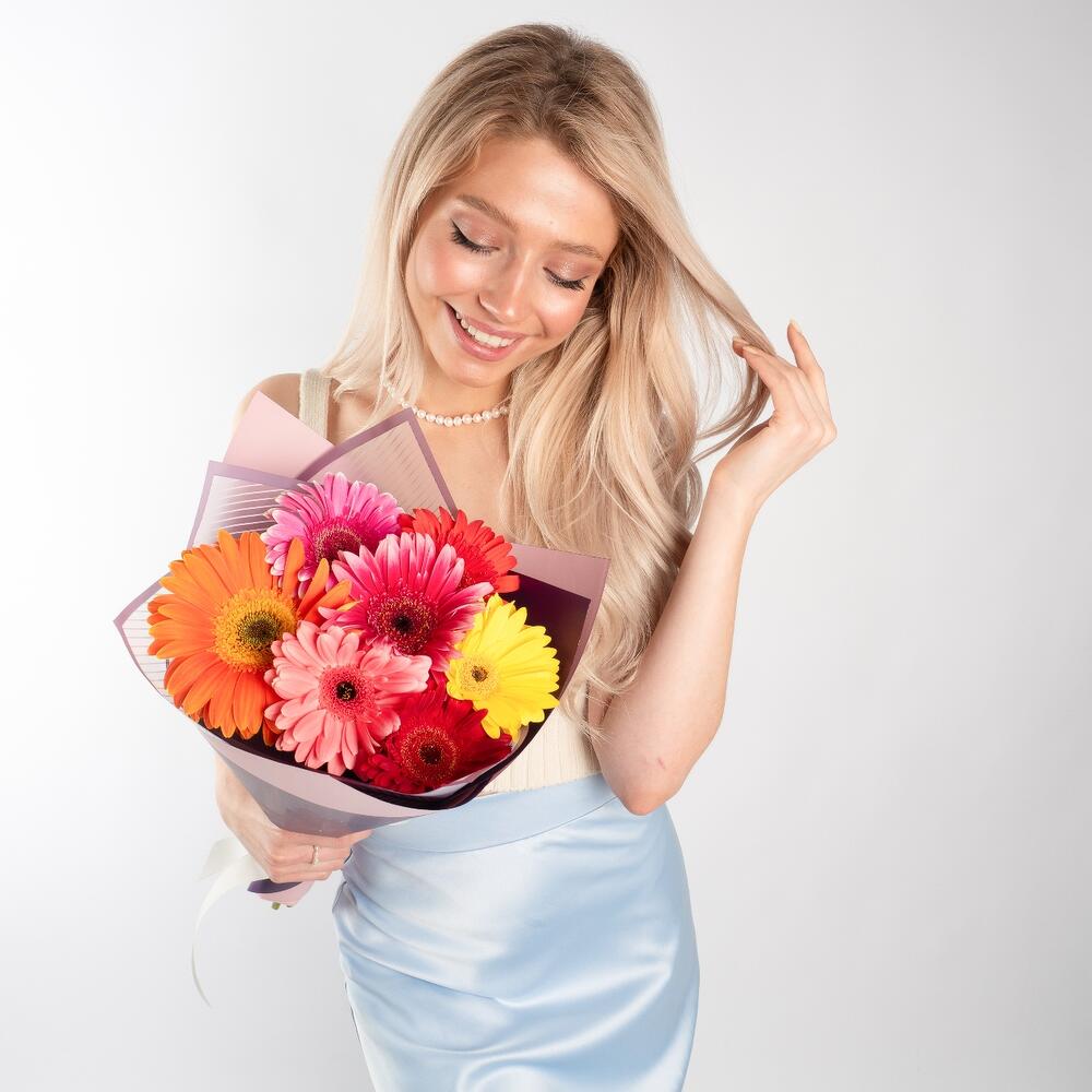 Солнечный букет из 7 свежих гербер – радость в подарок Тихвин Ленинградская область