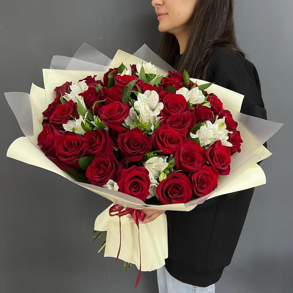 Букет «Танец любви» – гармония страсти и нежности в каждом лепестке Тихвин Ленинградская область