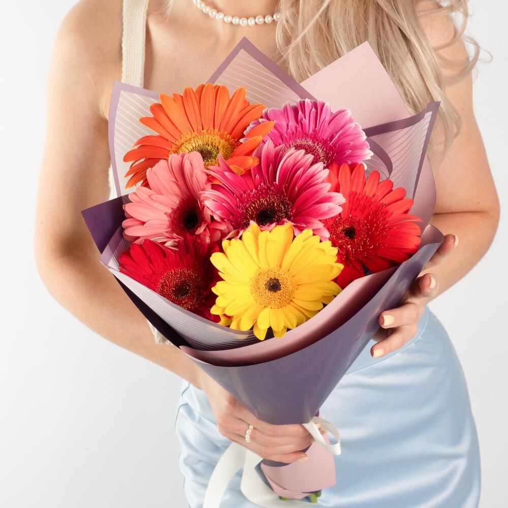 Солнечный букет из 7 свежих гербер – радость в подарок Тихвин Ленинградская область