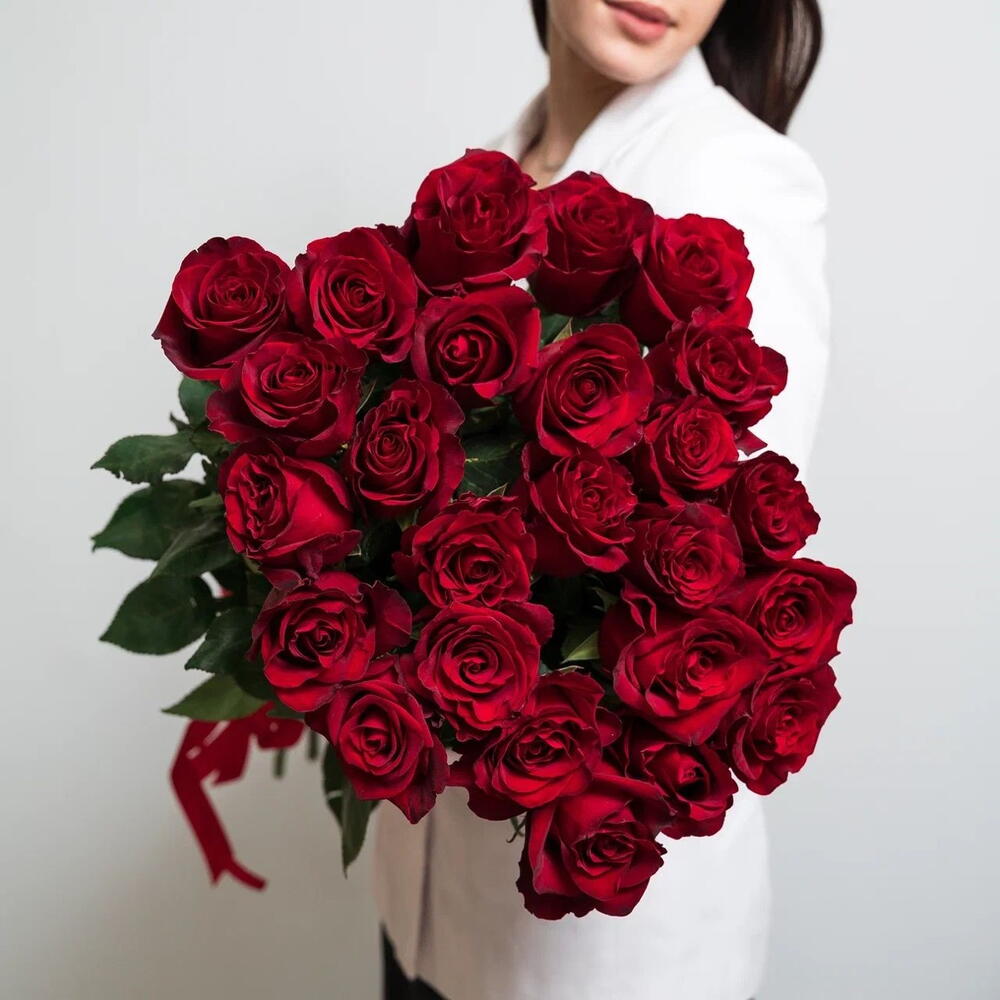 Роскошный букет «Эксплорер» – 25 красных роз для самых важных моментов Тихвин Ленинградская область