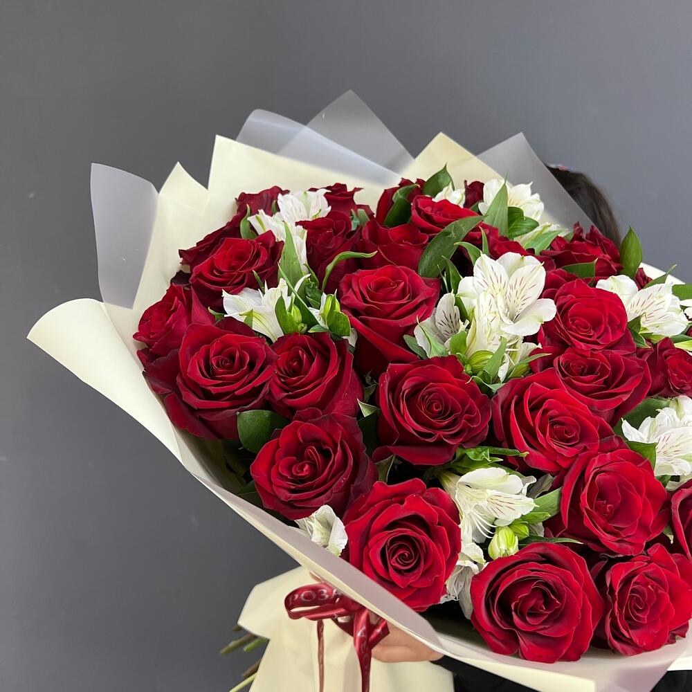 Букет «Танец любви» – гармония страсти и нежности в каждом лепестке Тихвин Ленинградская область