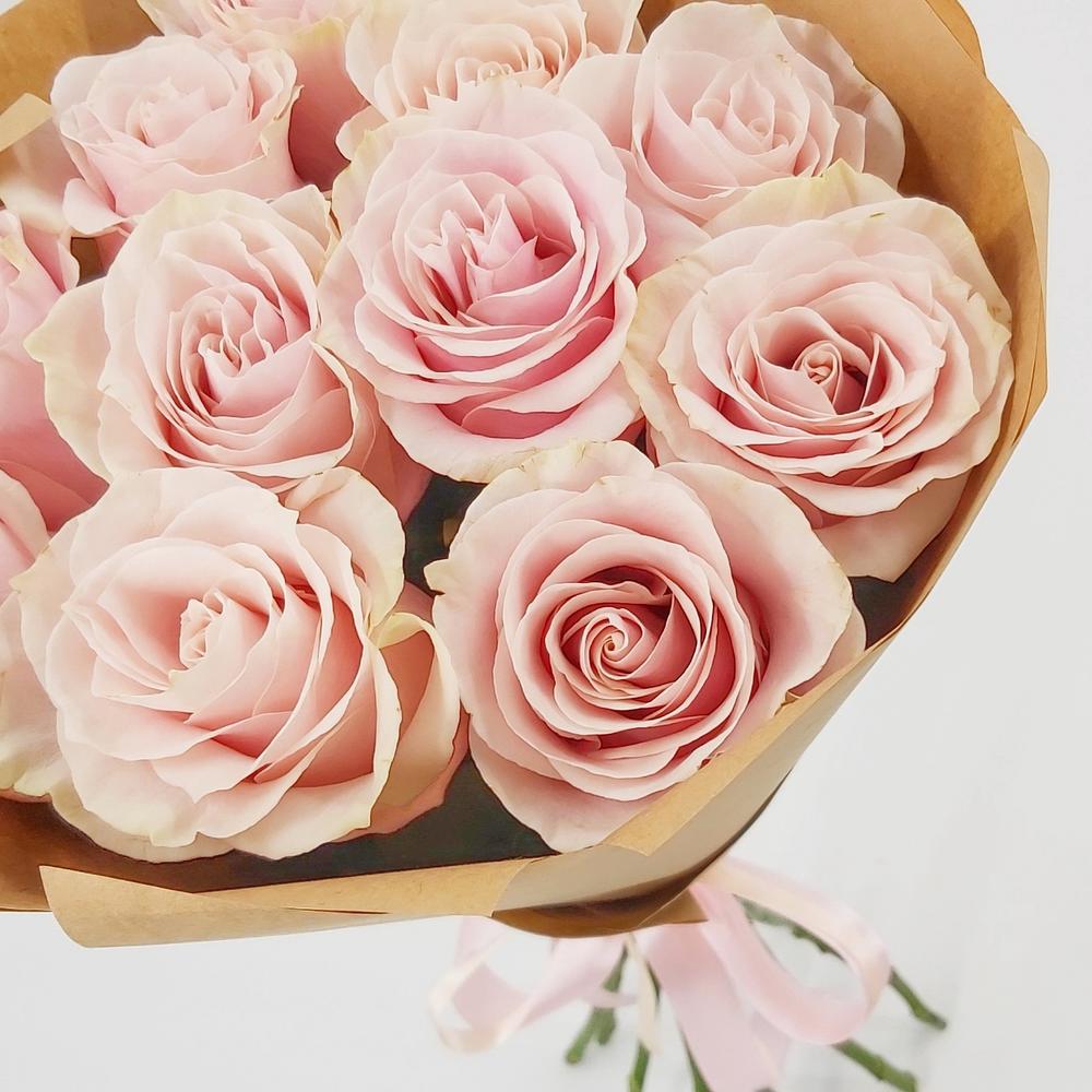 Букет из 11 розовых роз – нежность в каждом лепестке Тихвин Ленинградская область